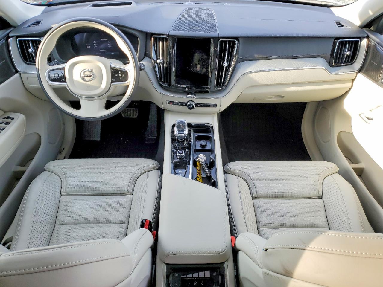 2025 VOLVO XC60