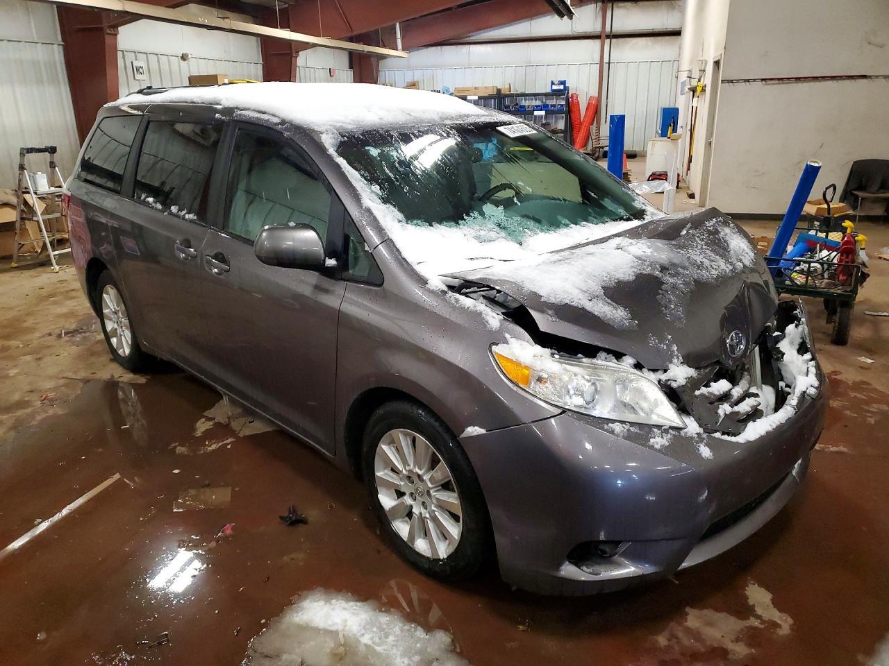 2015 TOYOTA SIENNA
