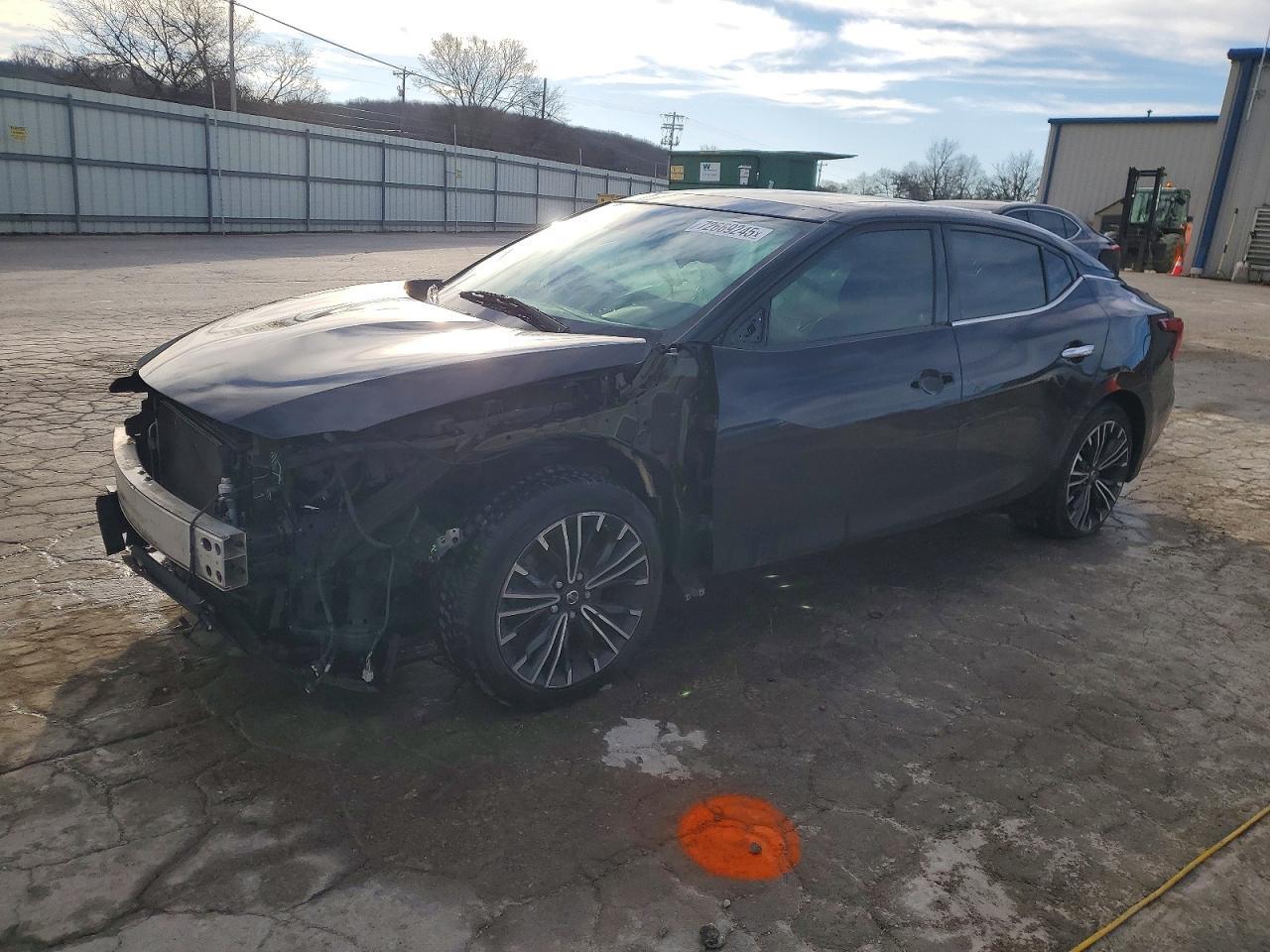 2016 NISSAN Maxima