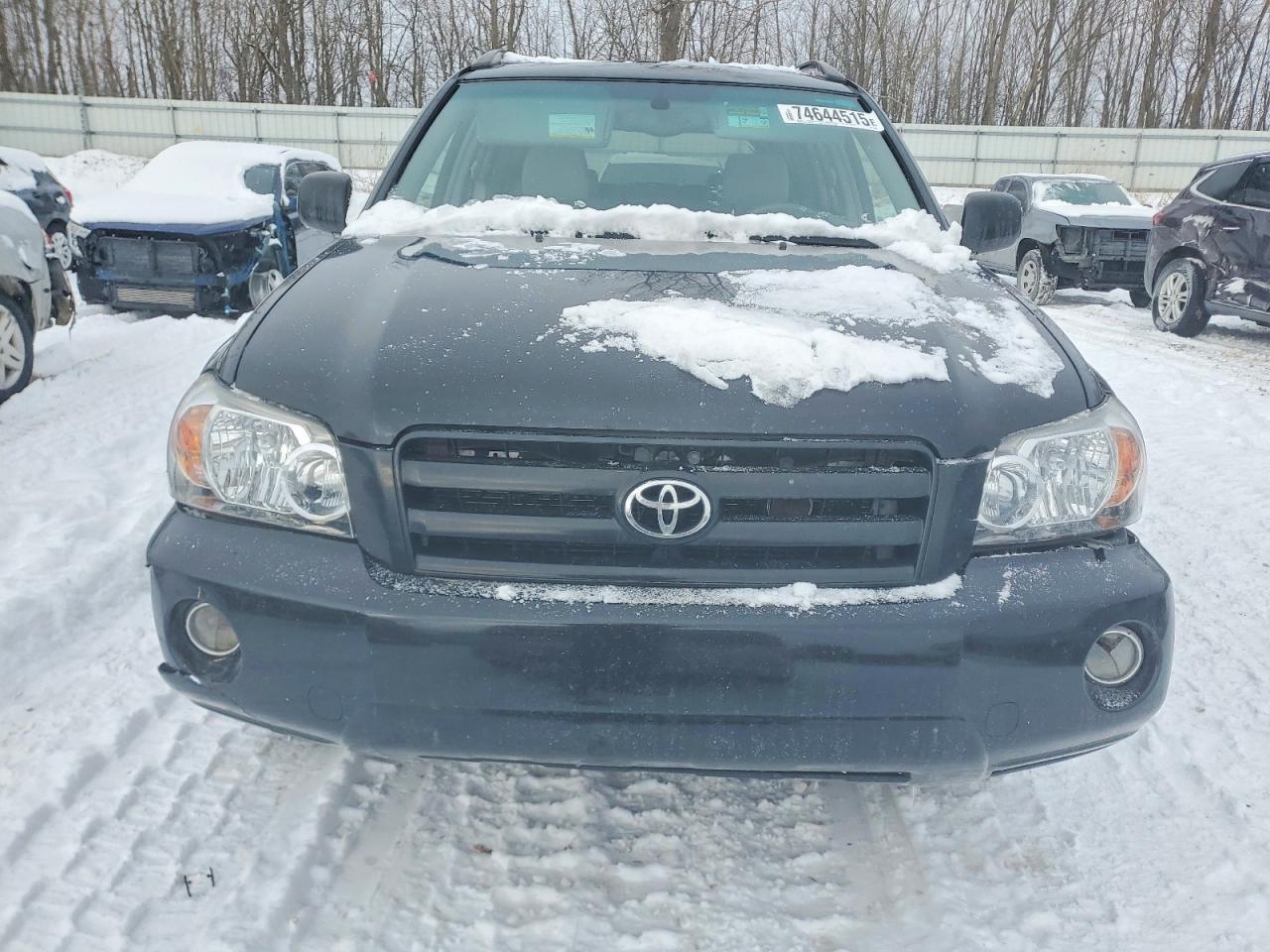 2004 TOYOTA HIGHLANDER