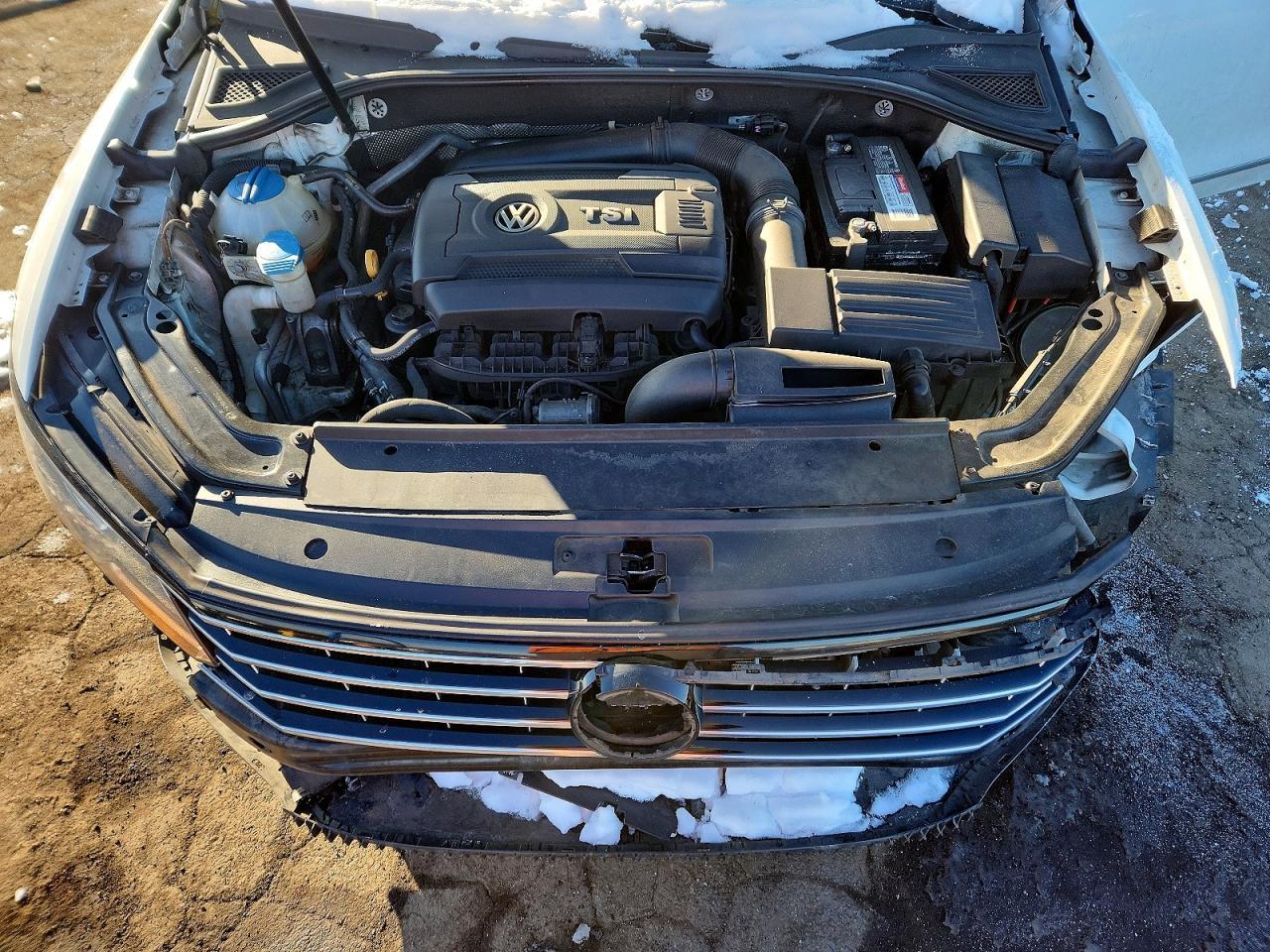 2016 VOLKSWAGEN Passat