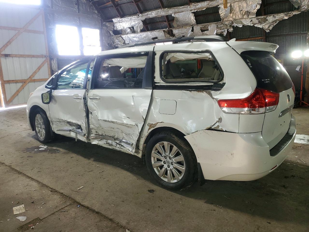 2014 TOYOTA SIENNA