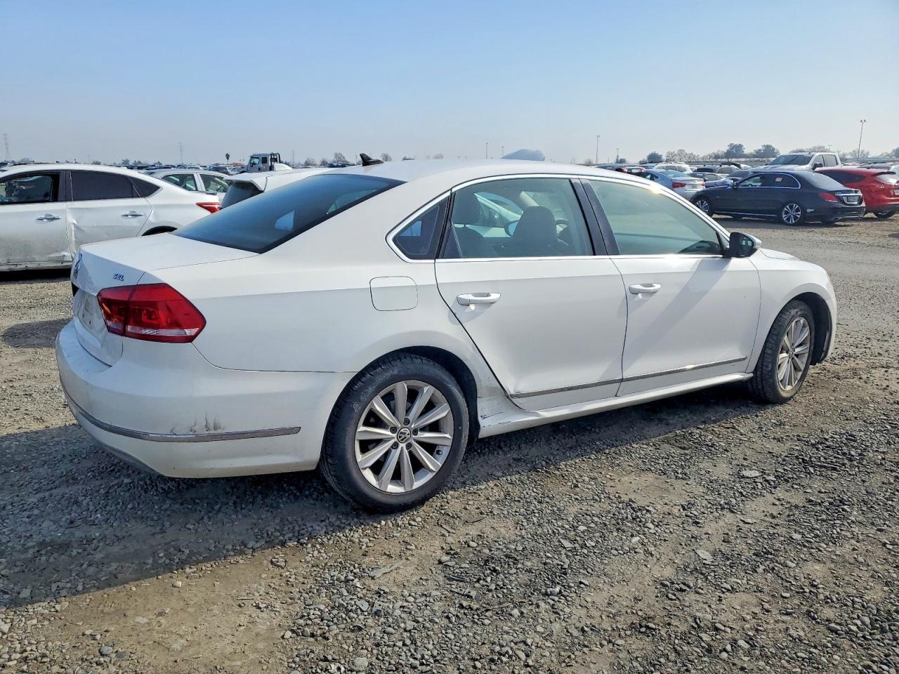 2012 VOLKSWAGEN Passat