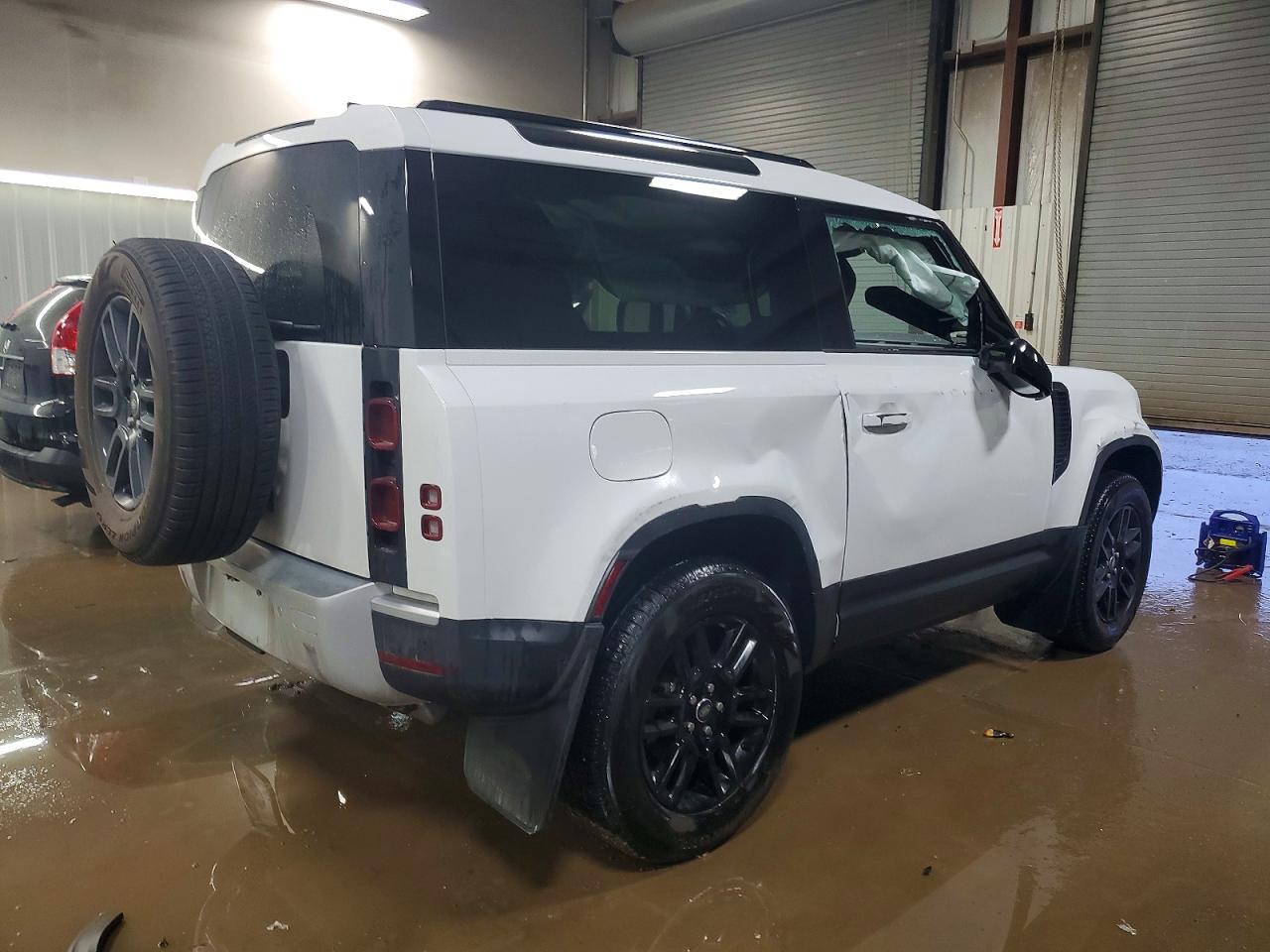 2025 LAND ROVER Defender