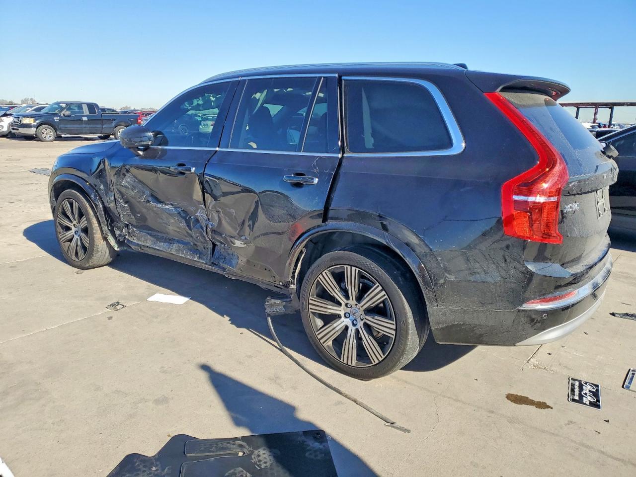 2022 VOLVO XC90