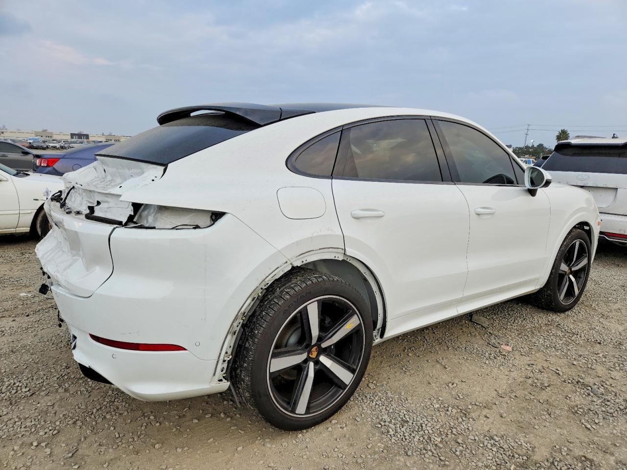 2024 PORSCHE CAYENNE