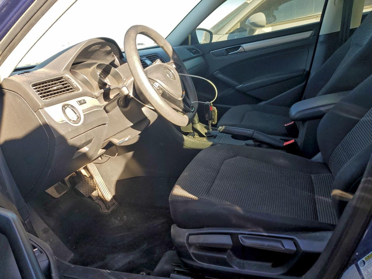 2016 VOLKSWAGEN Passat
