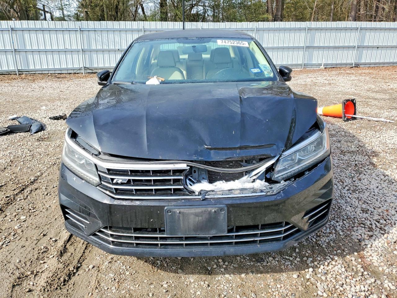 2016 VOLKSWAGEN Passat