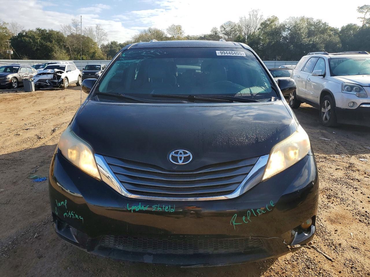 2013 TOYOTA SIENNA
