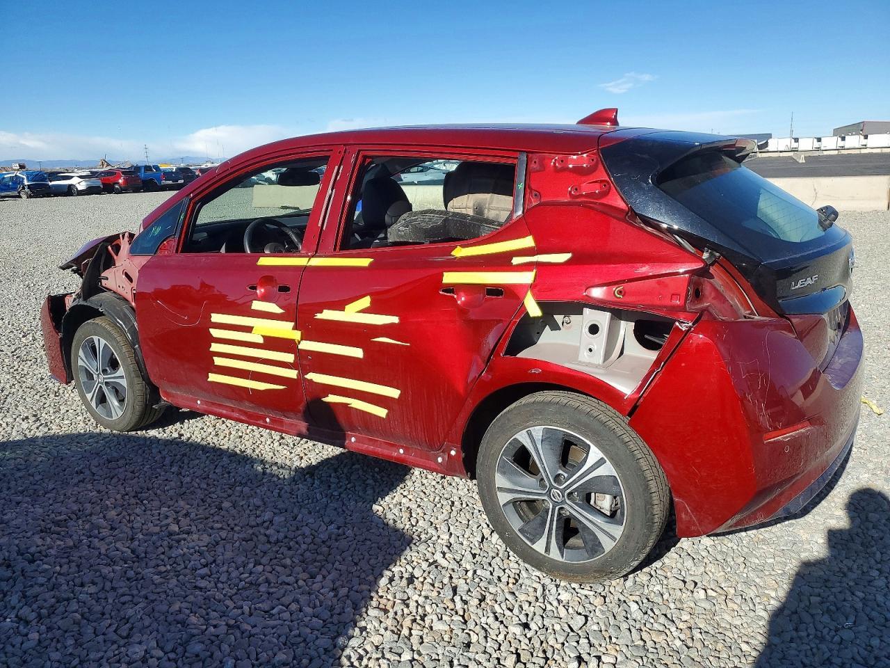 2022 NISSAN LEAF