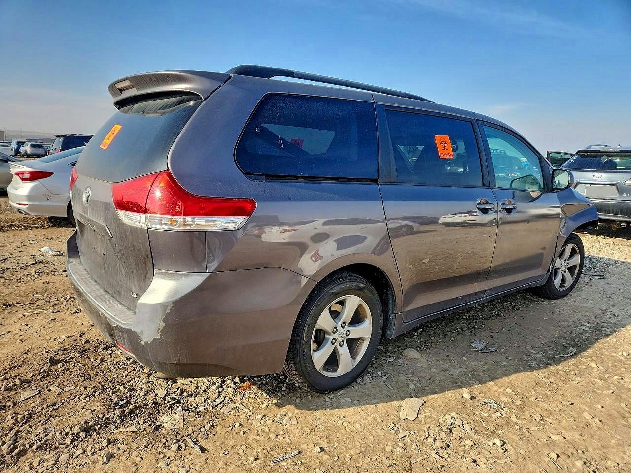 2011 TOYOTA SIENNA