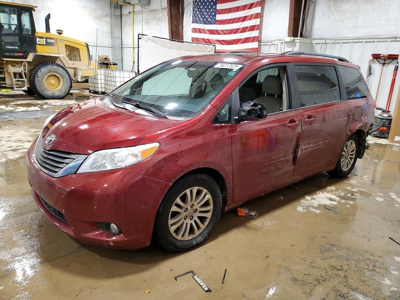 2012 TOYOTA SIENNA