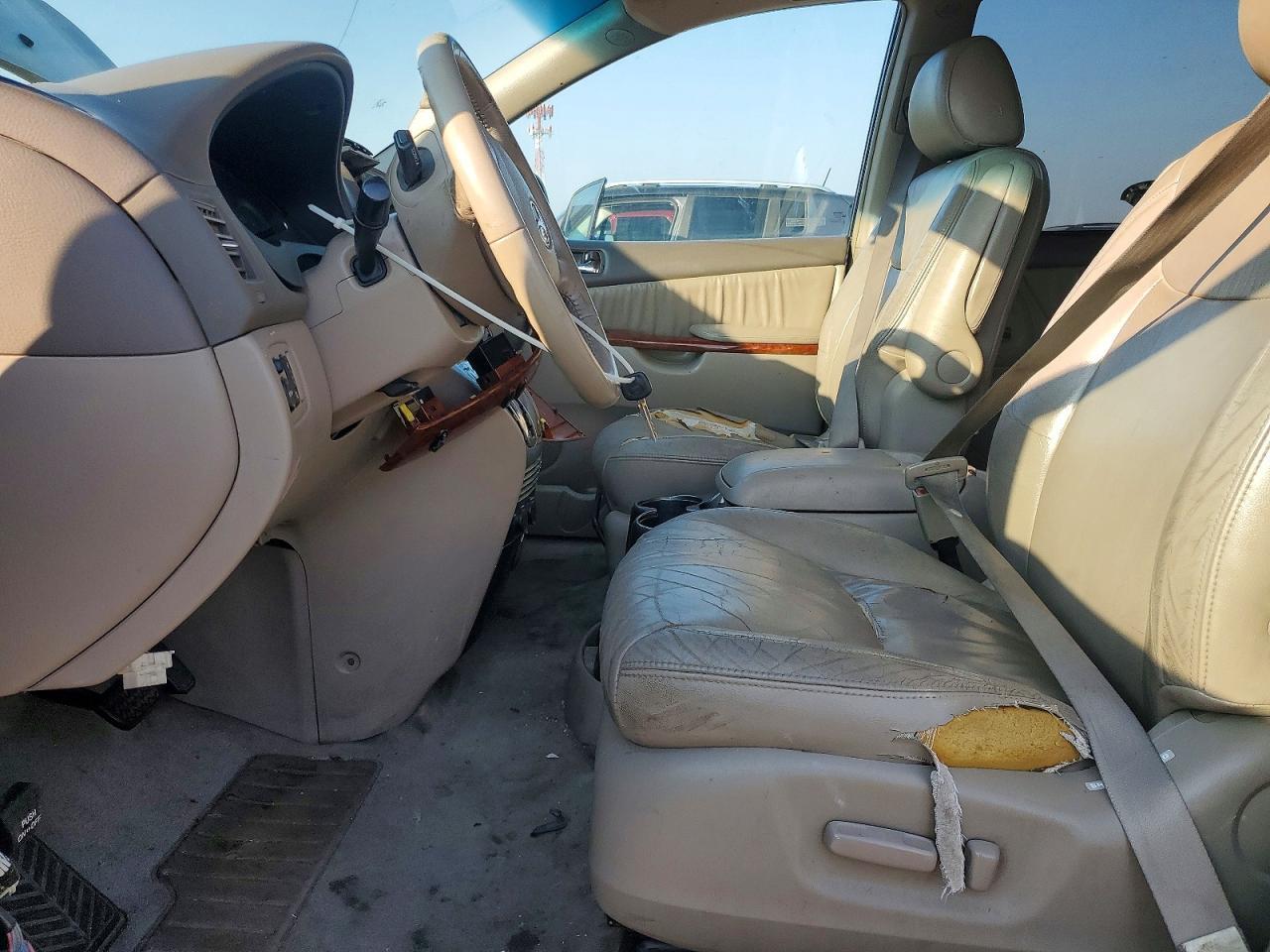2004 TOYOTA SIENNA