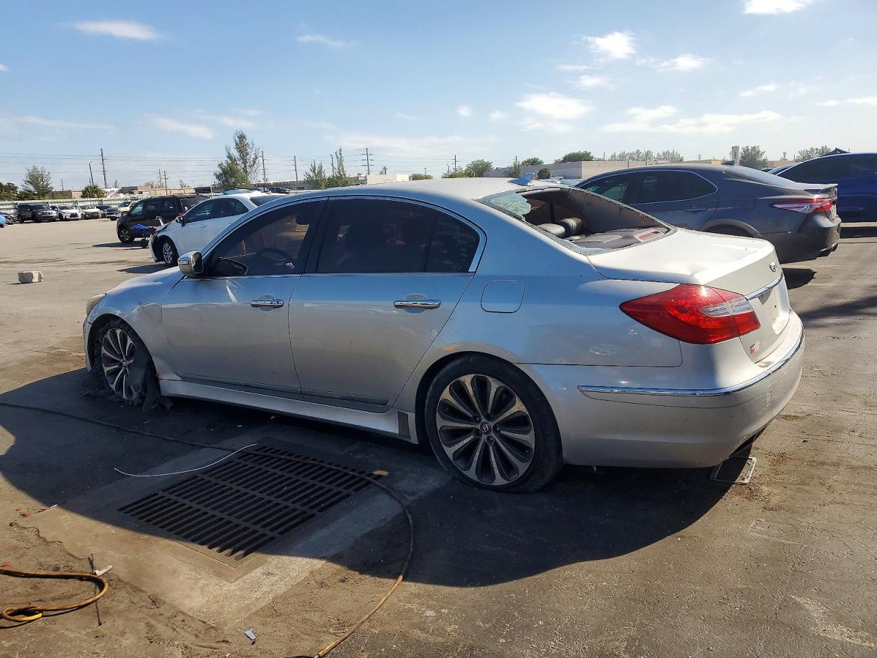 2012 HYUNDAI GENESIS