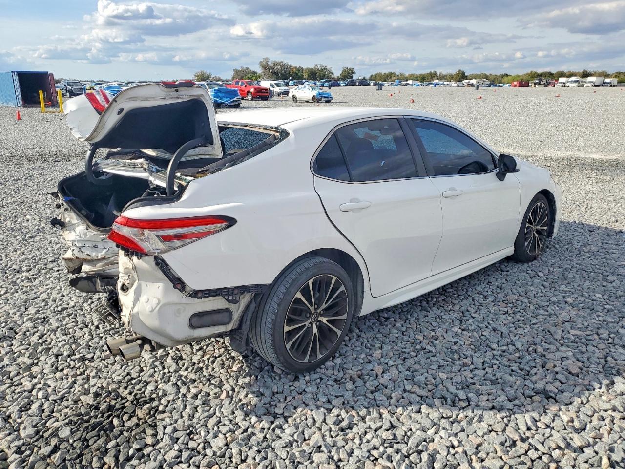 2018 TOYOTA CAMRY