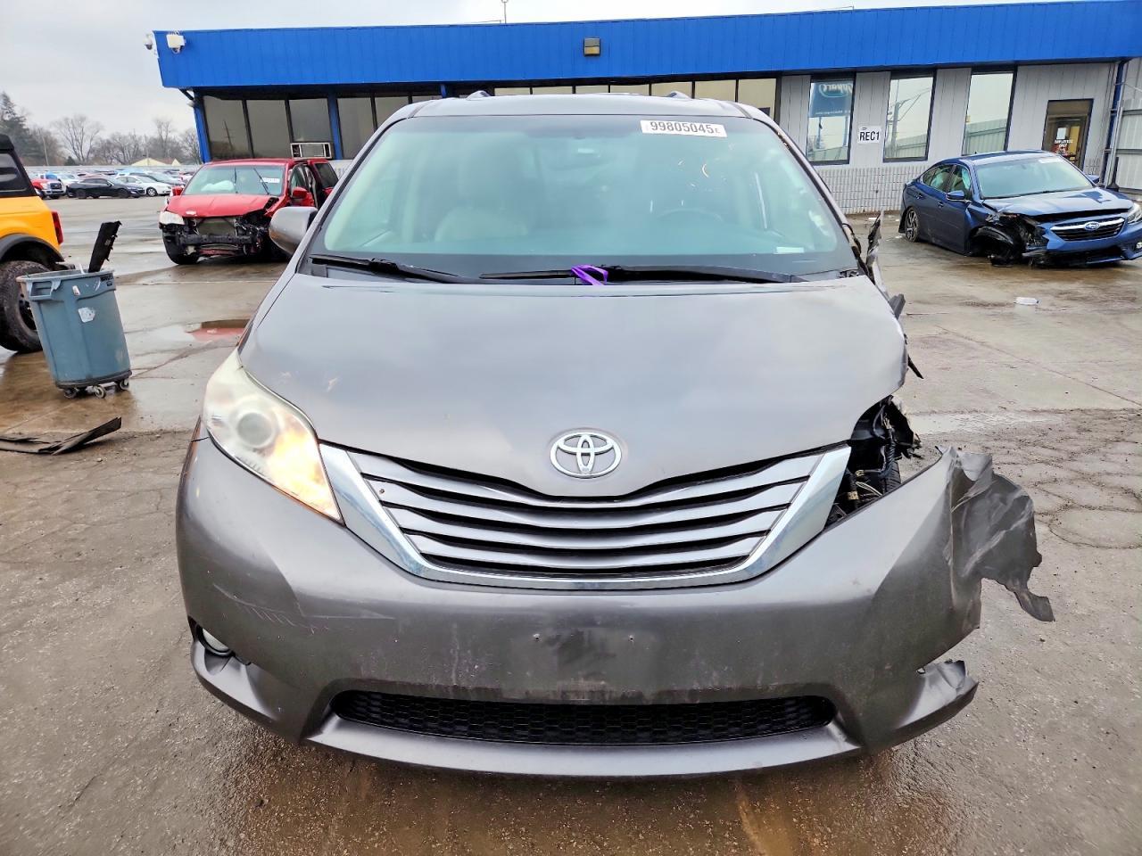 2017 TOYOTA SIENNA