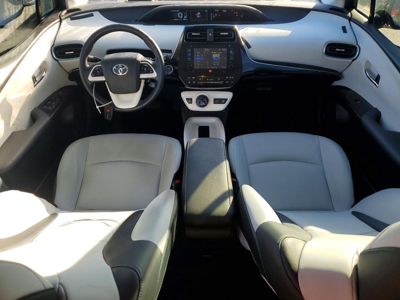 2016 TOYOTA PRIUS