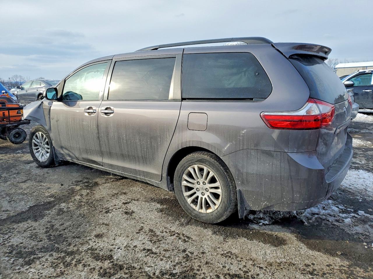 2015 TOYOTA SIENNA