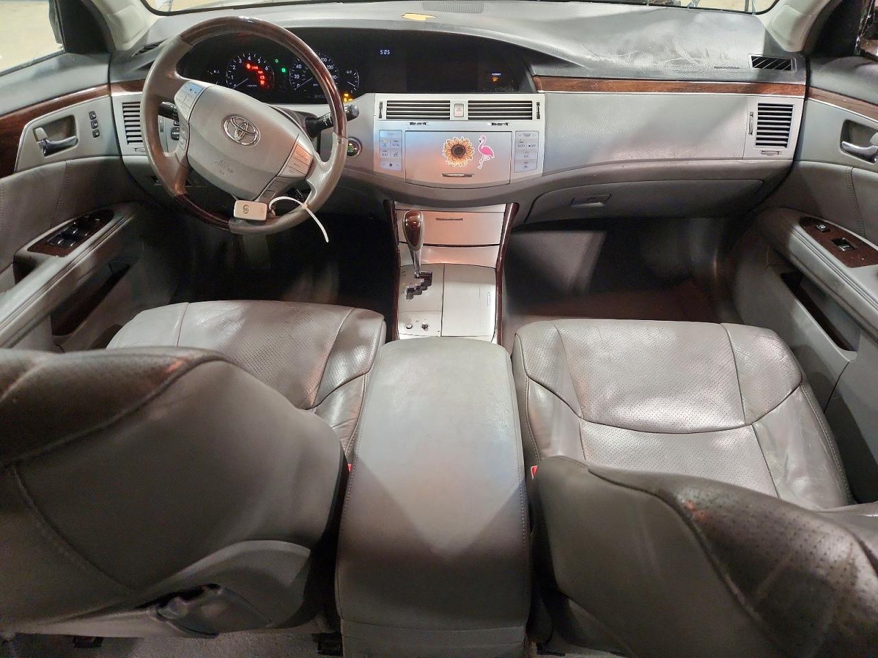 2010 TOYOTA Avalon