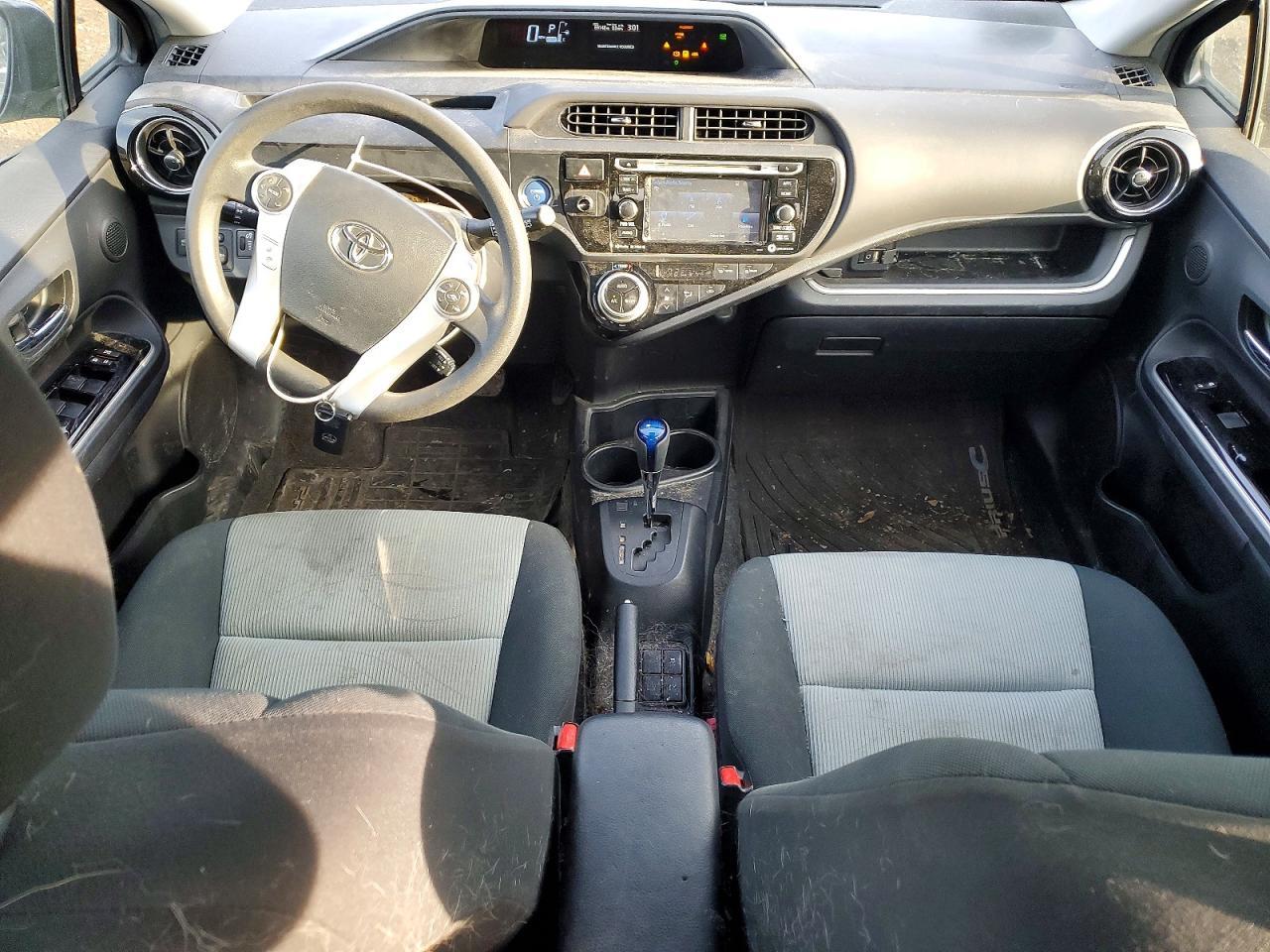 2016 TOYOTA Prius c