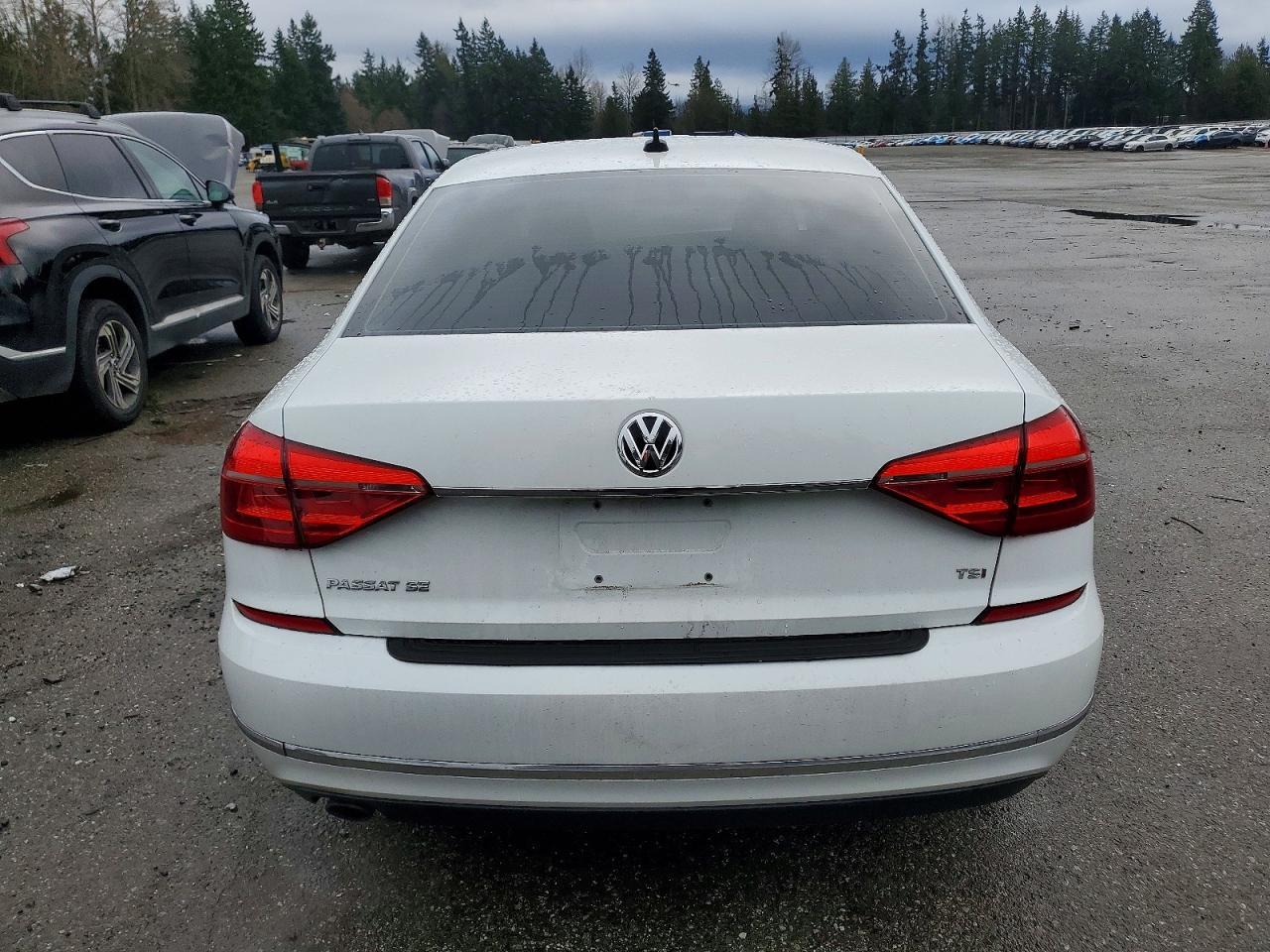 2016 VOLKSWAGEN Passat
