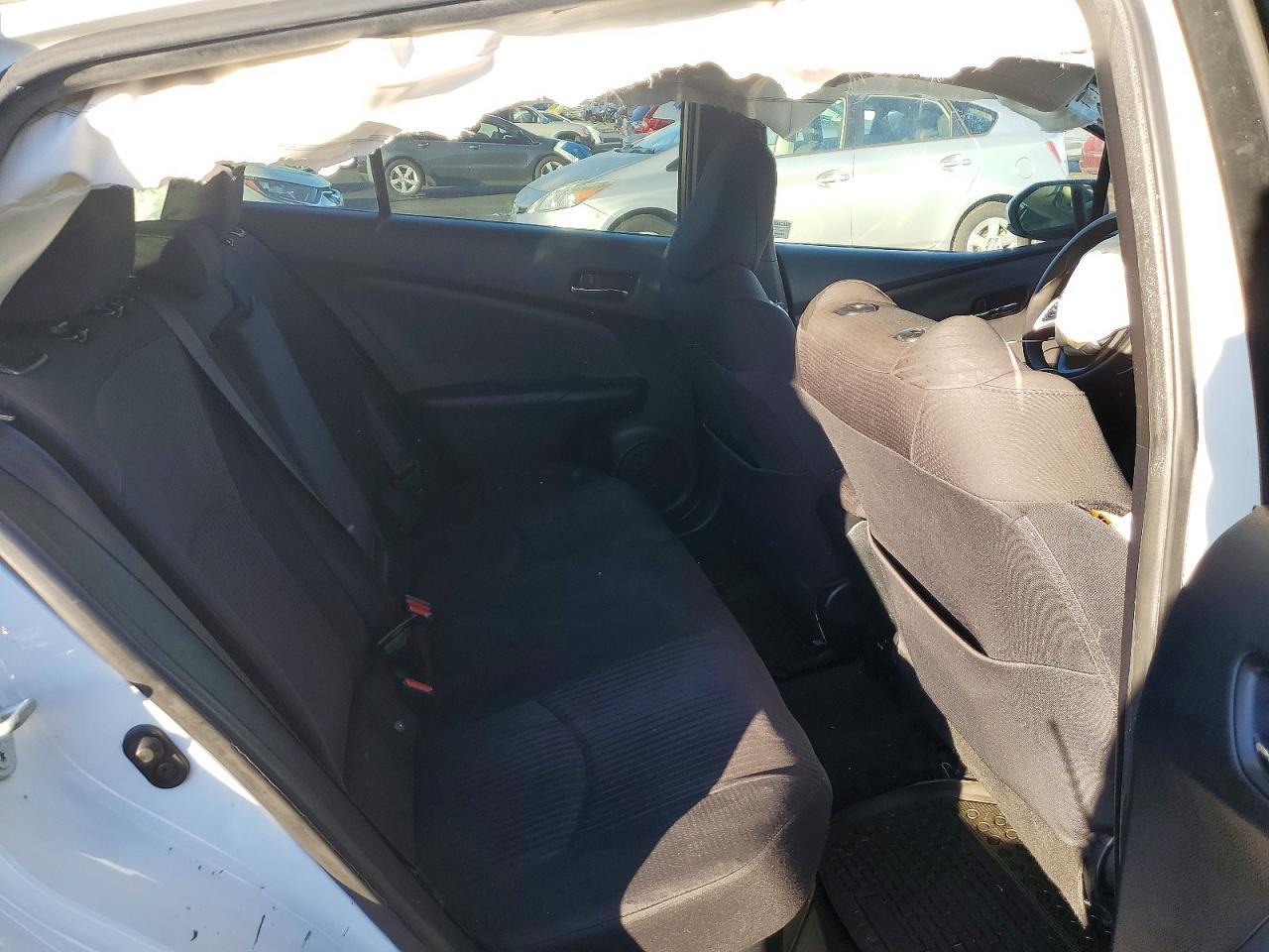 2016 TOYOTA PRIUS