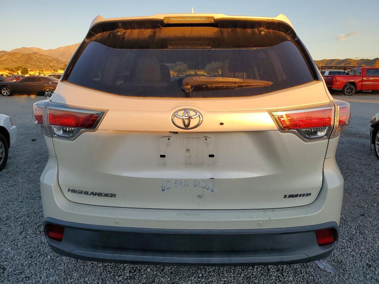 2014 TOYOTA HIGHLANDER