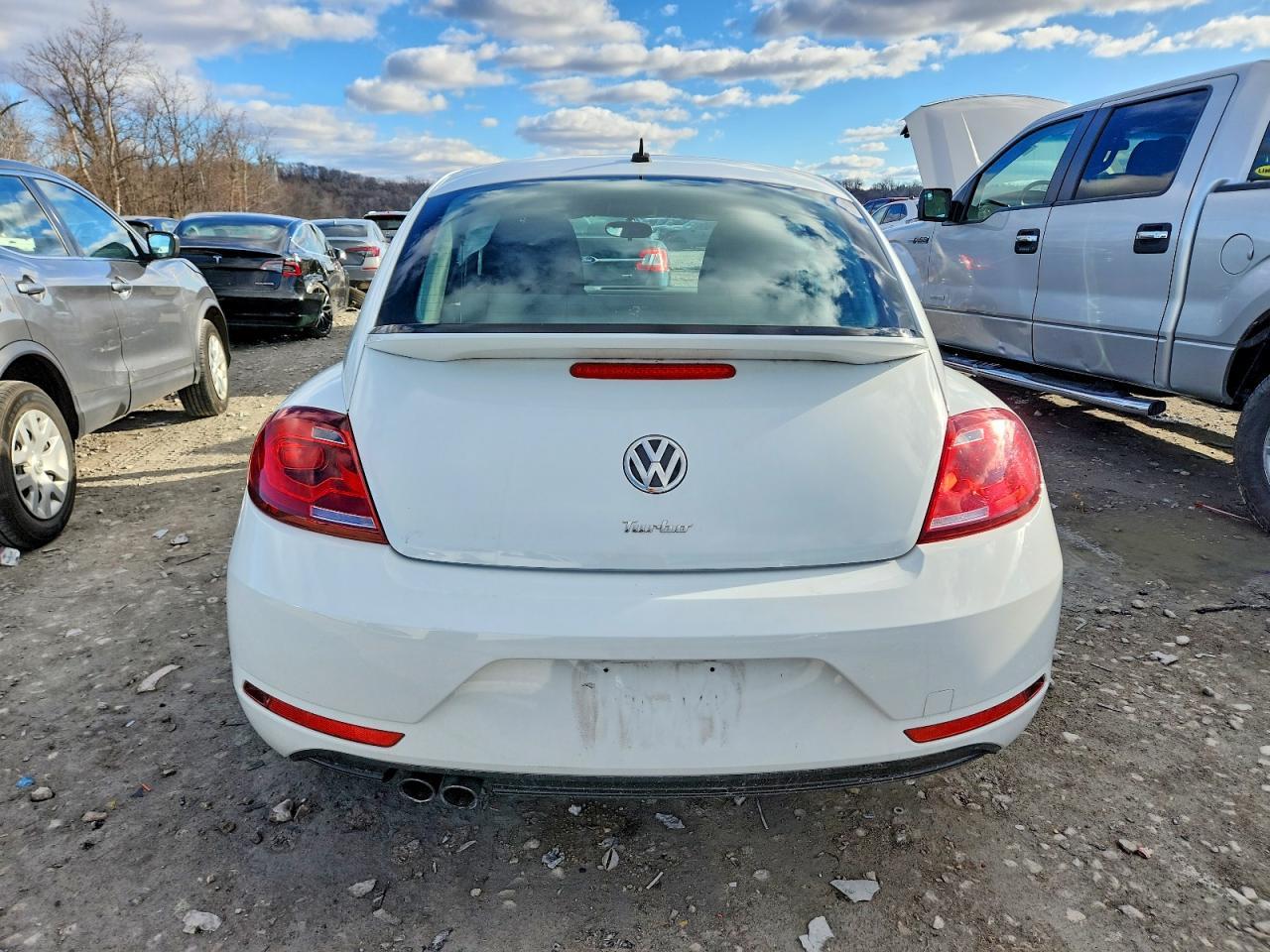 2018 VOLKSWAGEN Beetle