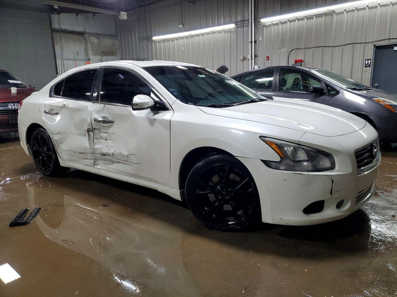 2014 NISSAN Maxima