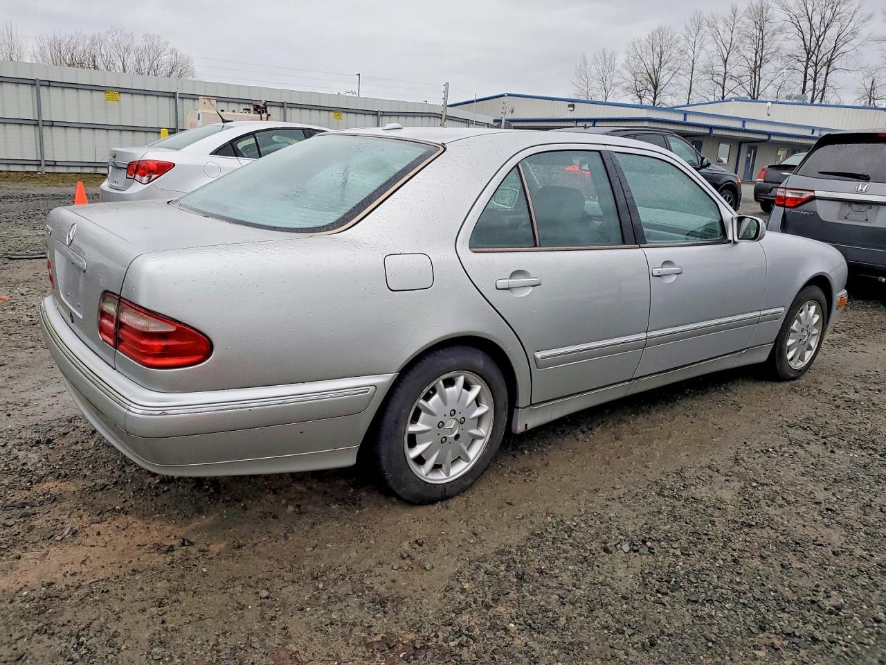 2000 MERCEDES-BENZ E-Class