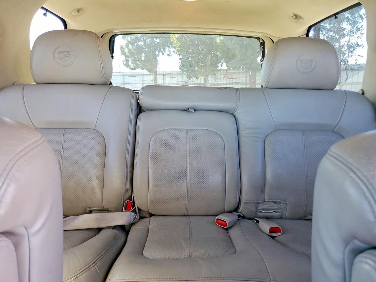 2002 CADILLAC ESCALADE