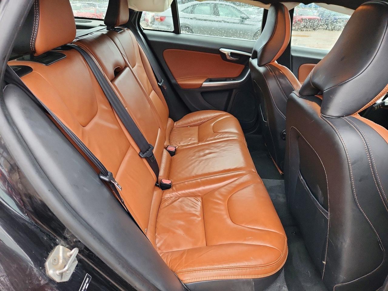 2015 VOLVO V60