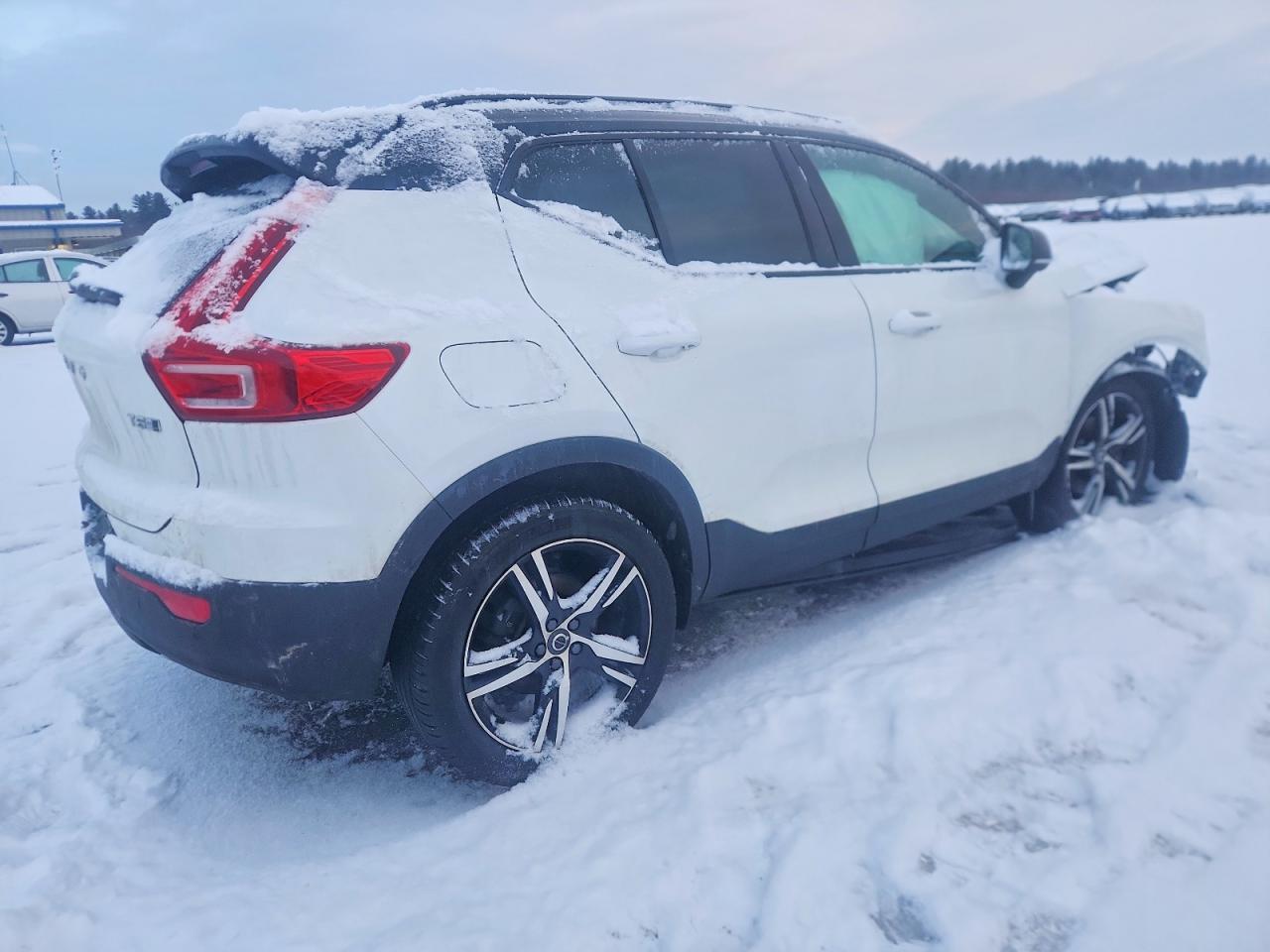 2020 VOLVO XC40