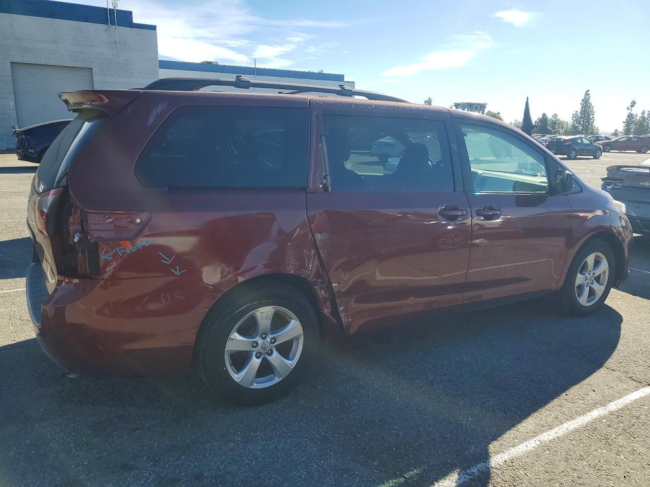 2015 TOYOTA SIENNA
