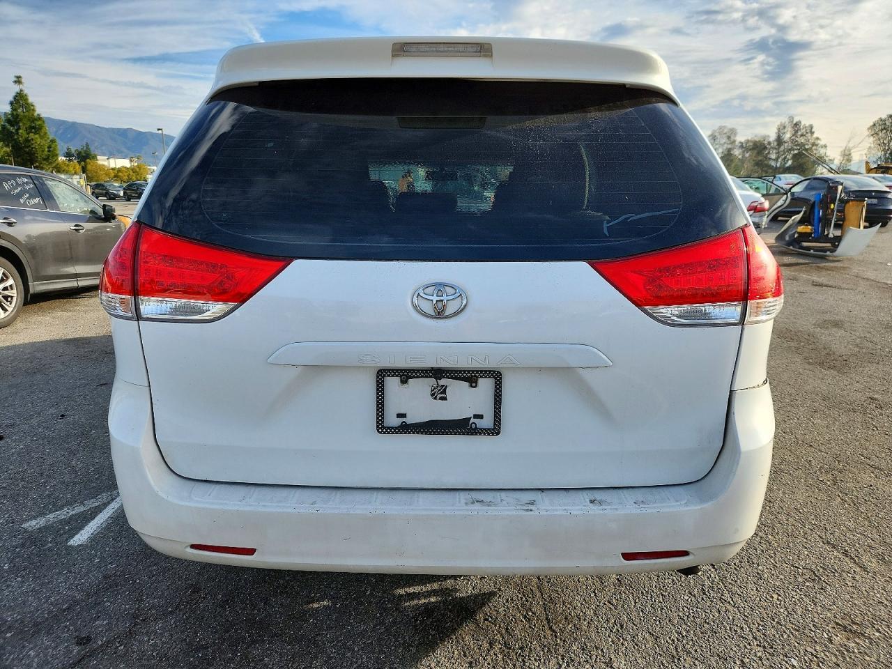 2012 TOYOTA SIENNA