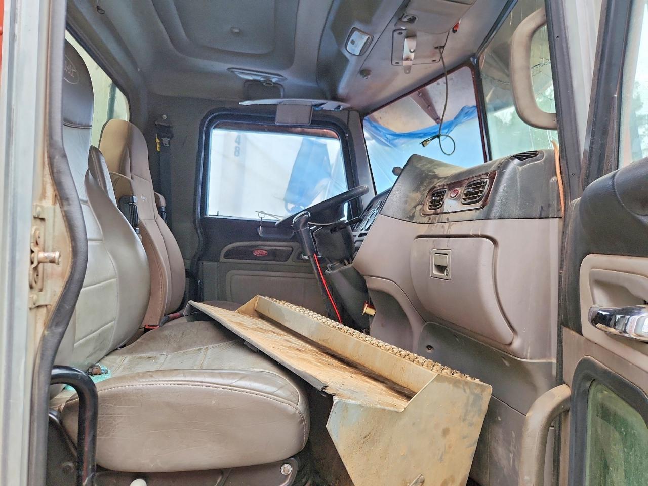 2014 PETERBILT 389
