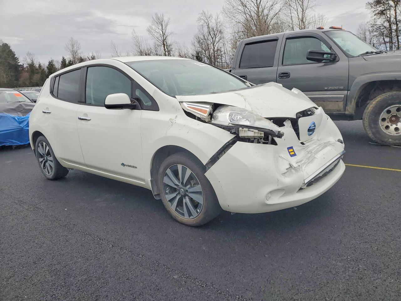 2016 NISSAN LEAF