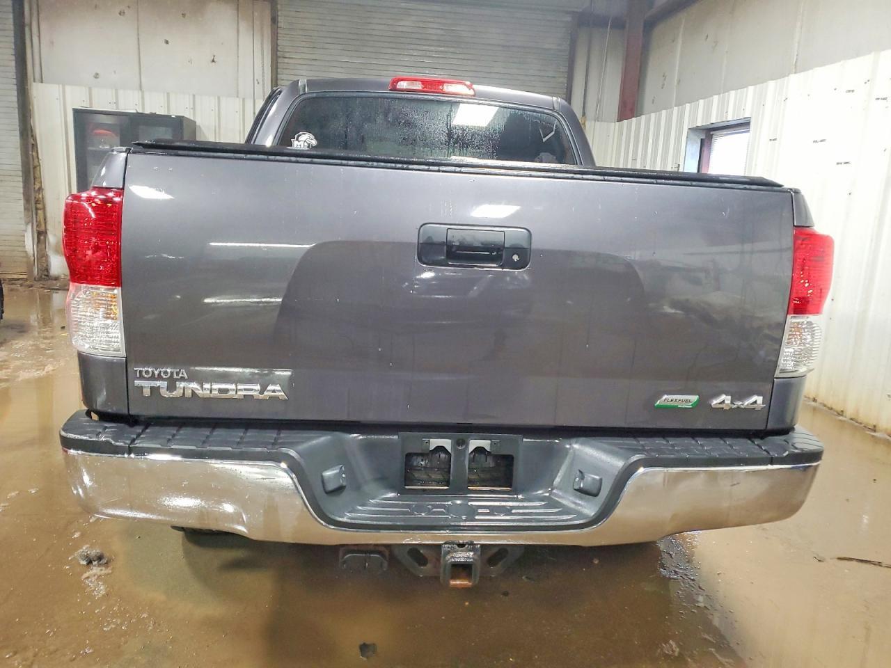 2011 TOYOTA TUNDRA