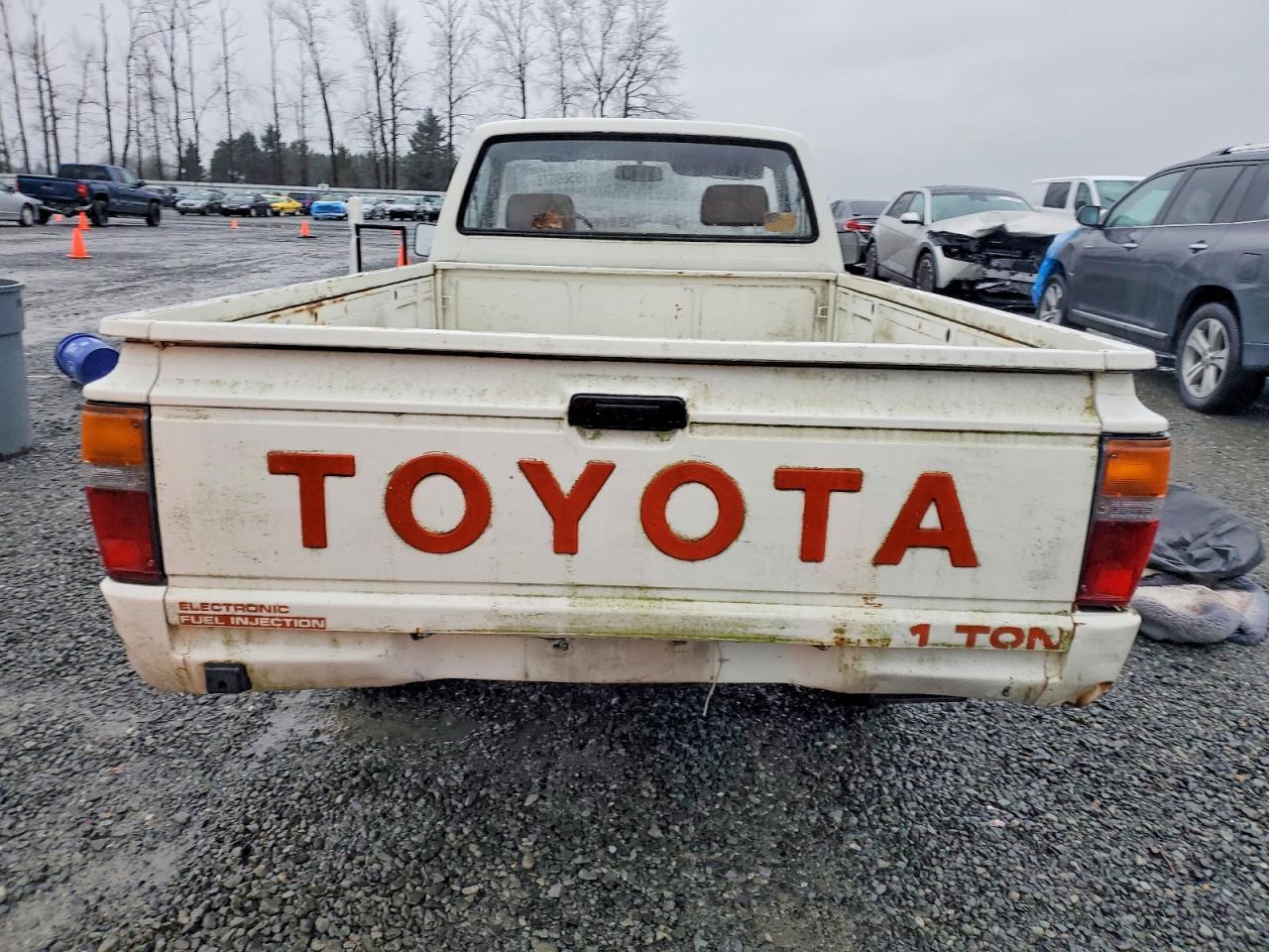 1985 TOYOTA Pickup