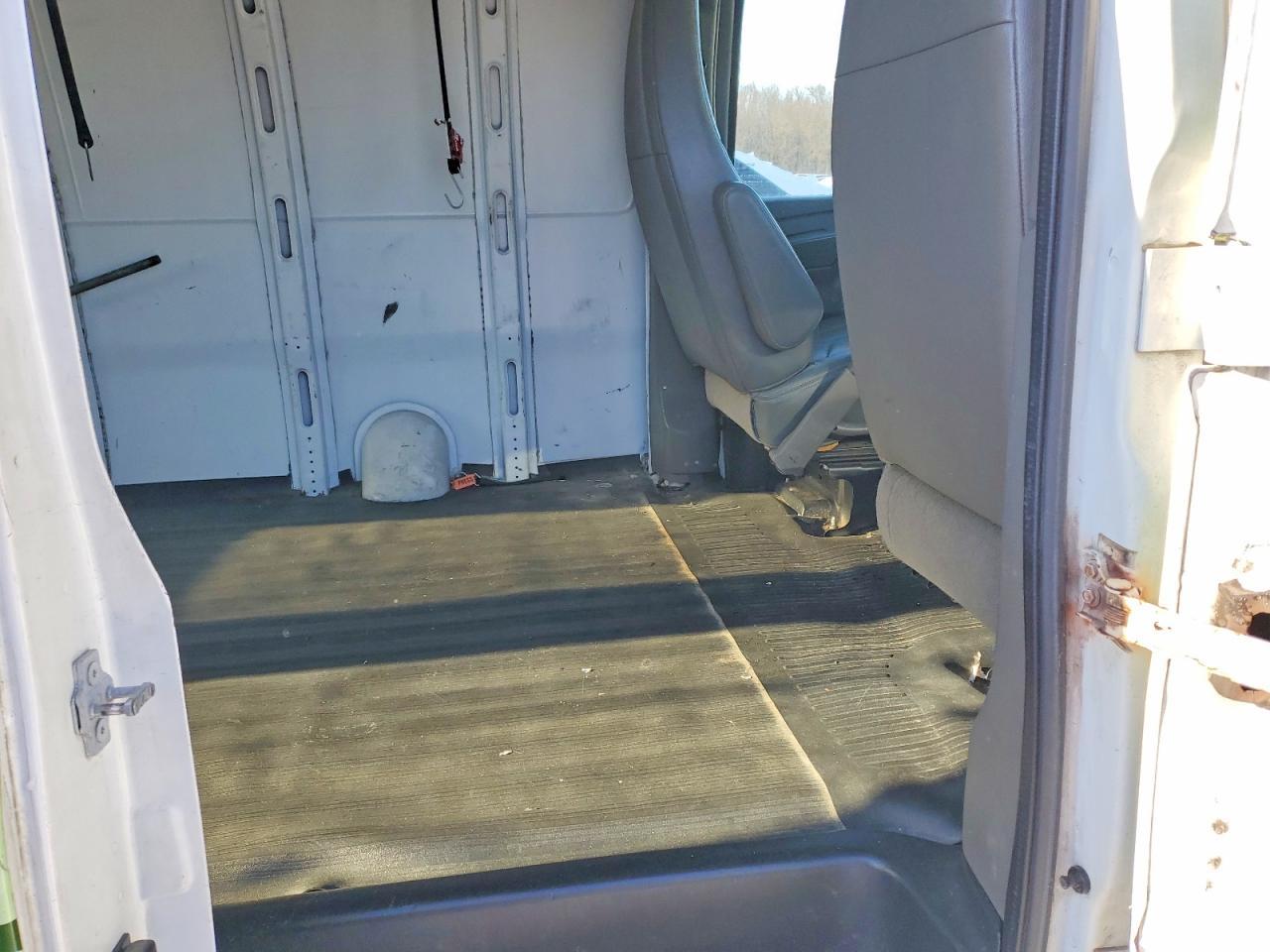2011 CHEVROLET EXPRESS 2500