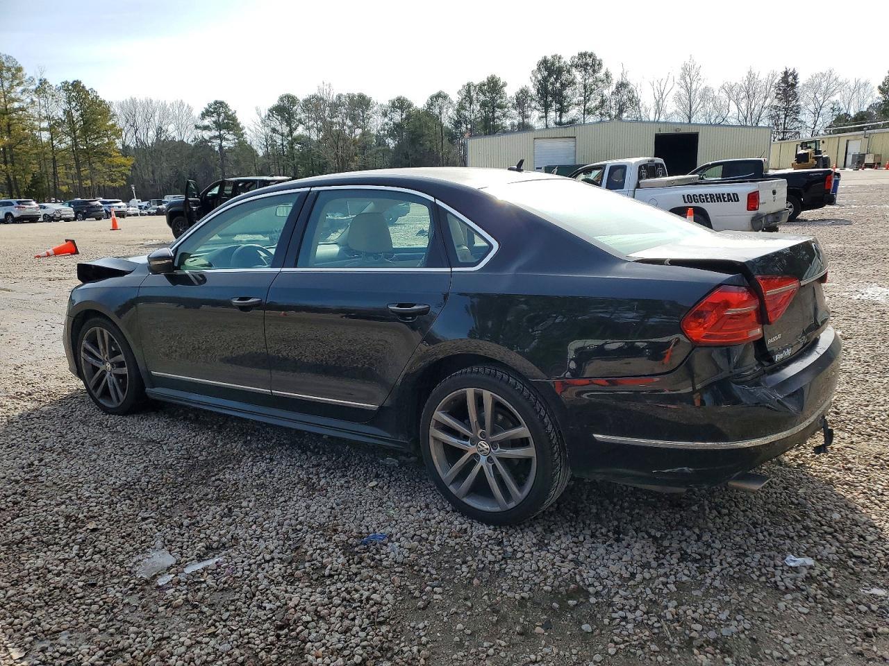 2016 VOLKSWAGEN Passat