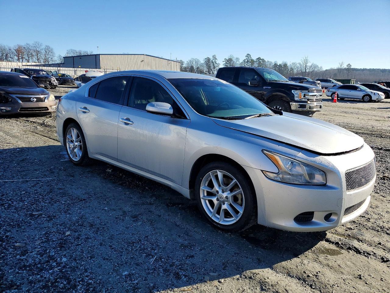 2010 NISSAN Maxima