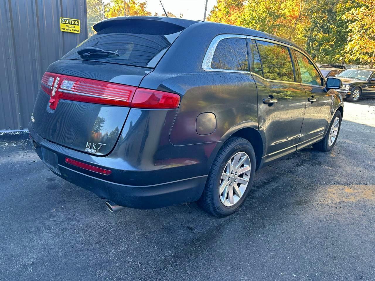 2015 LINCOLN MKT