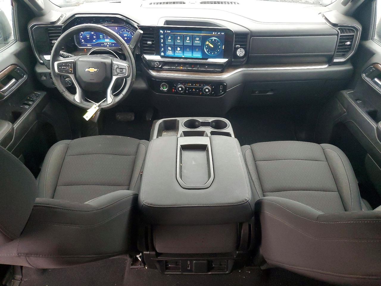 2024 CHEVROLET Silverado