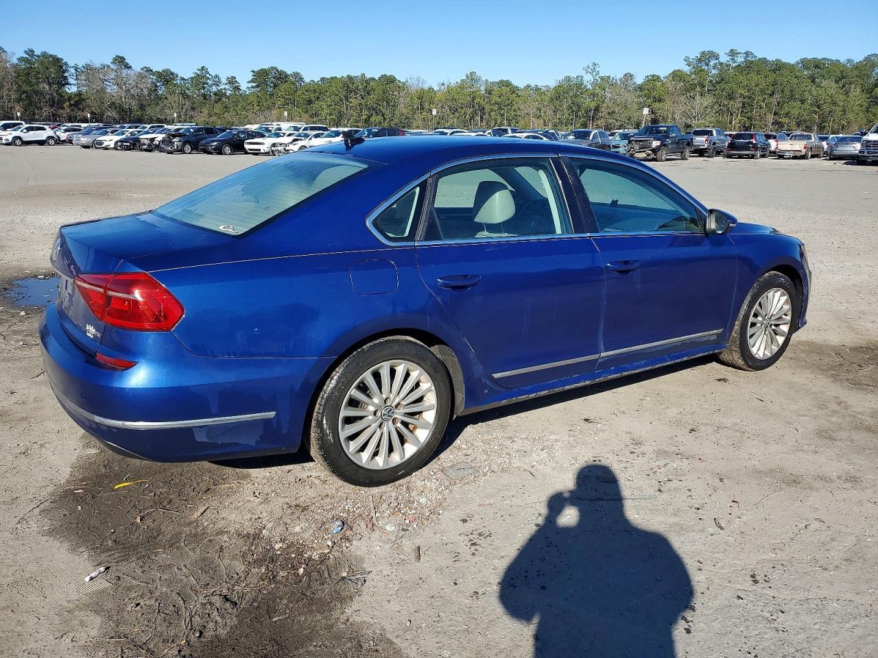 2016 VOLKSWAGEN Passat