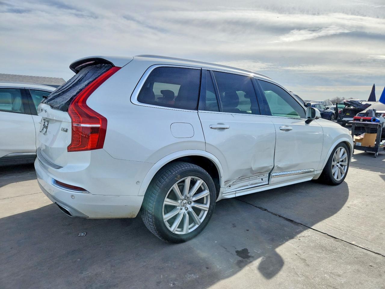 2017 VOLVO XC90