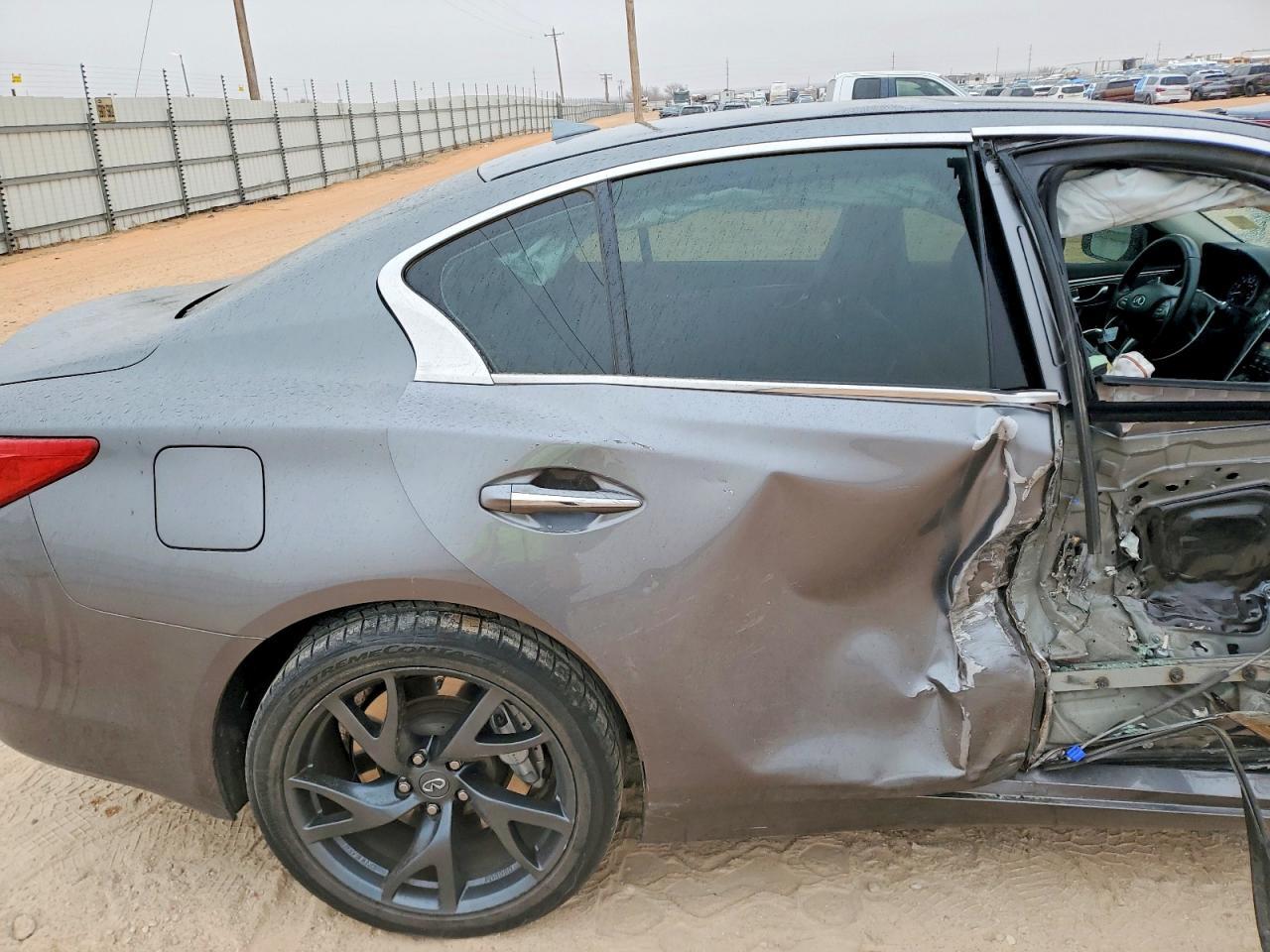 2015 INFINITI Q50