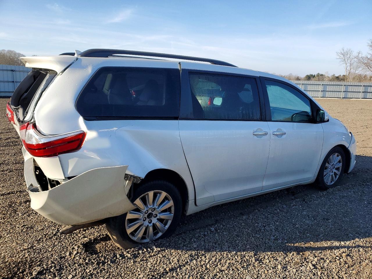 2015 TOYOTA SIENNA