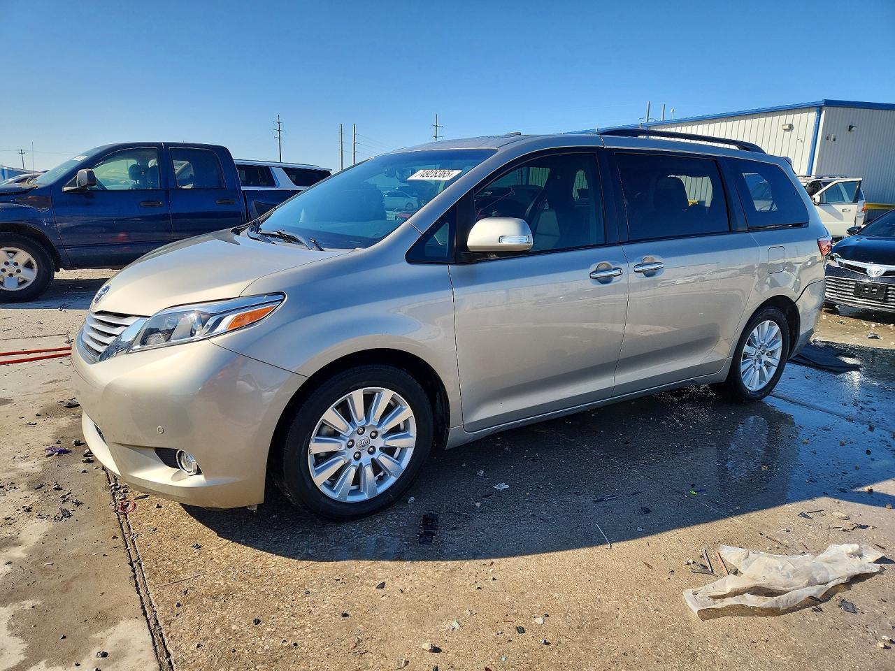 2017 TOYOTA SIENNA