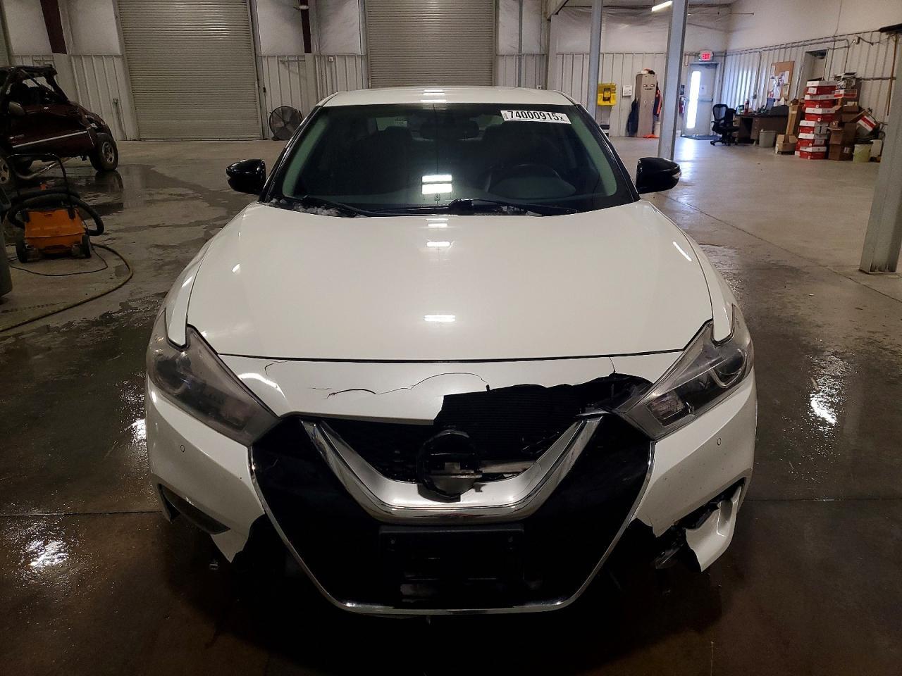 2017 NISSAN Maxima